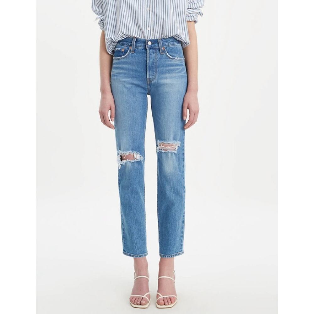 Levi’s Wedgie Icon Straight Leg Jeans Button Fly Distressed in Charleston Breeze